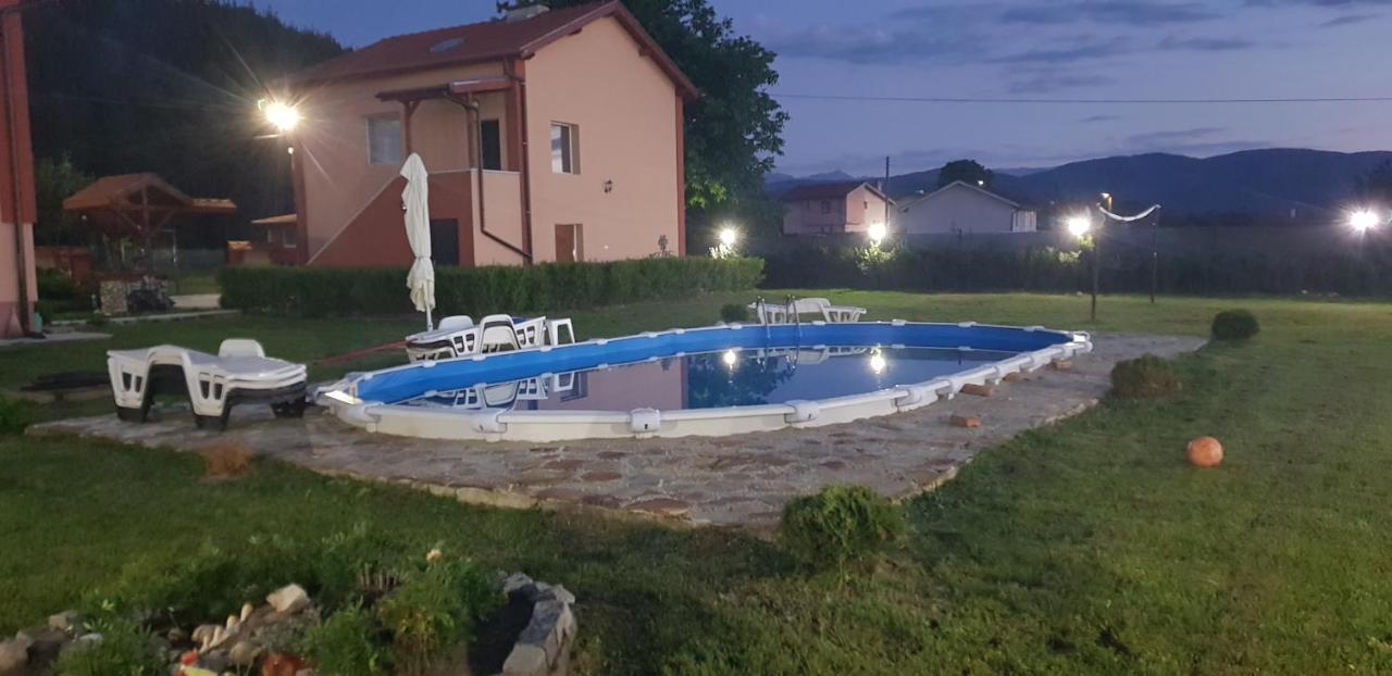 Къщи За Гости Ореха Samokov Exterior photo