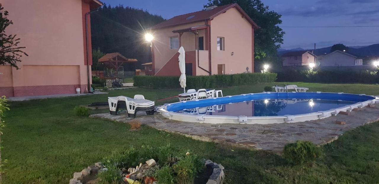 Къщи За Гости Ореха Samokov Exterior photo