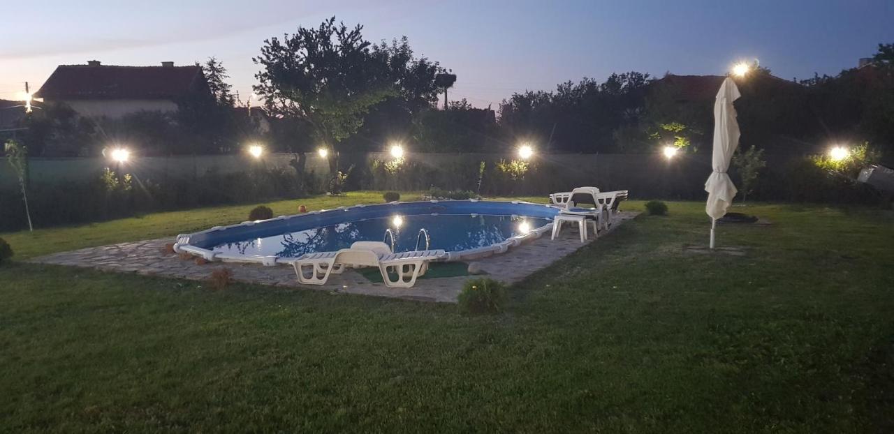 Къщи За Гости Ореха Samokov Exterior photo