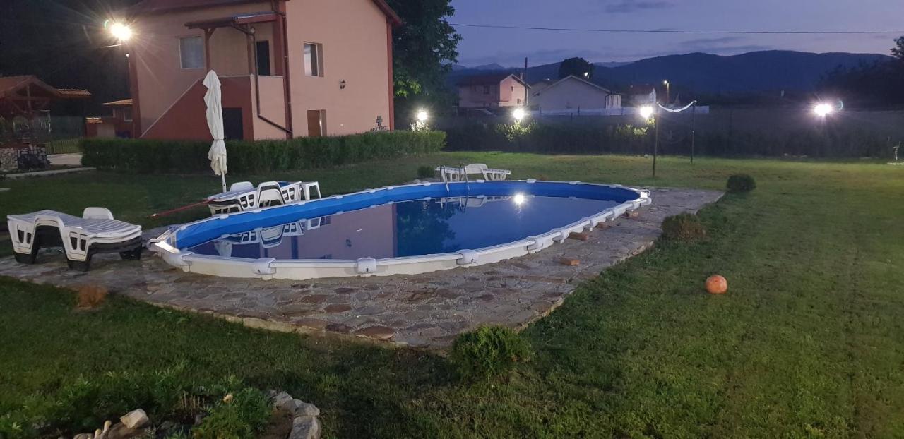 Къщи За Гости Ореха Samokov Exterior photo